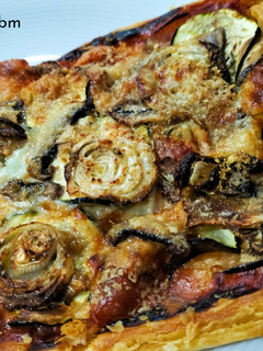 Una foto de Coca de hojaldre con verduras y queso en airfryer