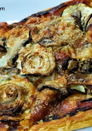 Una foto de Coca de hojaldre con verduras y queso en airfryer