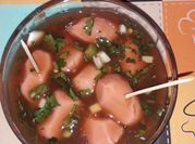 Una foto de salsa de chile serrano naranja