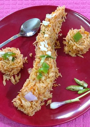 A picture of Schezwan rice.