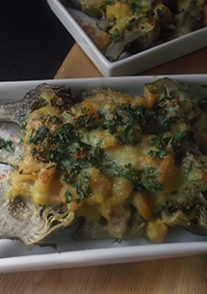 Una foto de Alcachofas con bechamel de gambas y perejil