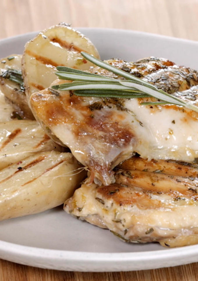 Una foto de Pollo al romero con patatas | Microwave Grill - Lékué