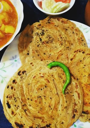 કસુરી મેથી લચ્છા પરાઠા વિથ મસાલા આલૂ(kasuri methi lachchha paratha with masala aloo recipe) રેસીપી મુખ્ય ફોટો