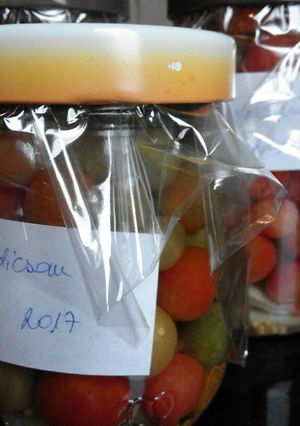 Zöld paradicsom üvegbe zárva recept fotója