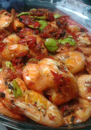 A picture of Black Pepper Shrimp with Petai.