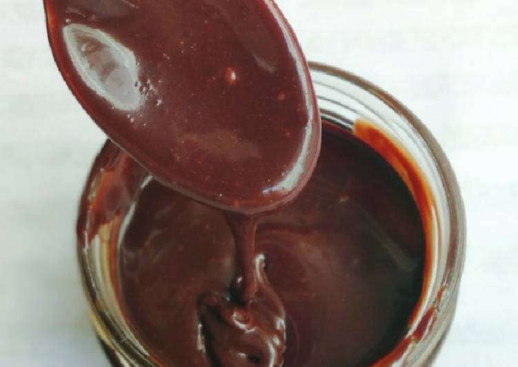 Hot chocolate fudge sauce