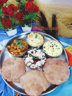 कुट्टू की पूरी (kuttu ki poori recipe in Hindi) रेसिपी मुख्य फोटो