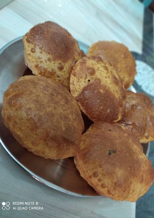 करारी नमकीन पूरी (karari namkeen poori recipe in Hindi) रेसिपी मुख्य फोटो