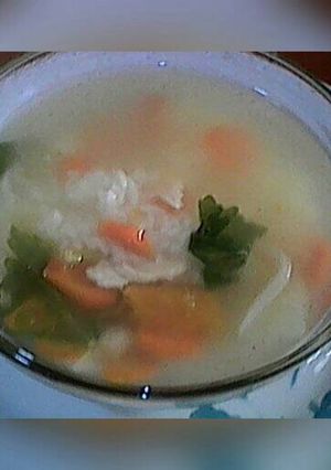 Una foto de Sopa de pollo con arroz