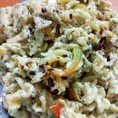 A picture of White sauce chicken pasta.