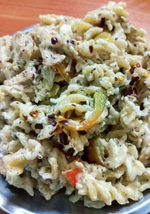 A picture of White sauce chicken pasta.