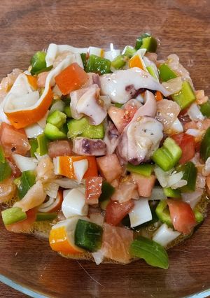 Foto principal de Aliño de salmón, surimi y pota