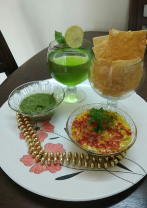 A picture of Dal pakwan.