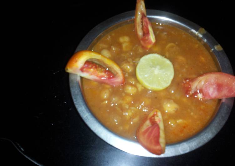 Recipe of Favorite Chana masala(cheak peas)