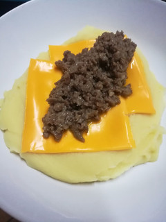 Una foto de Puré de patata con queso y carne