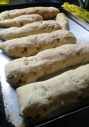 Una foto de Bastones de cebolla y aceitunas