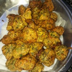 A picture of Palak methi na gota.
