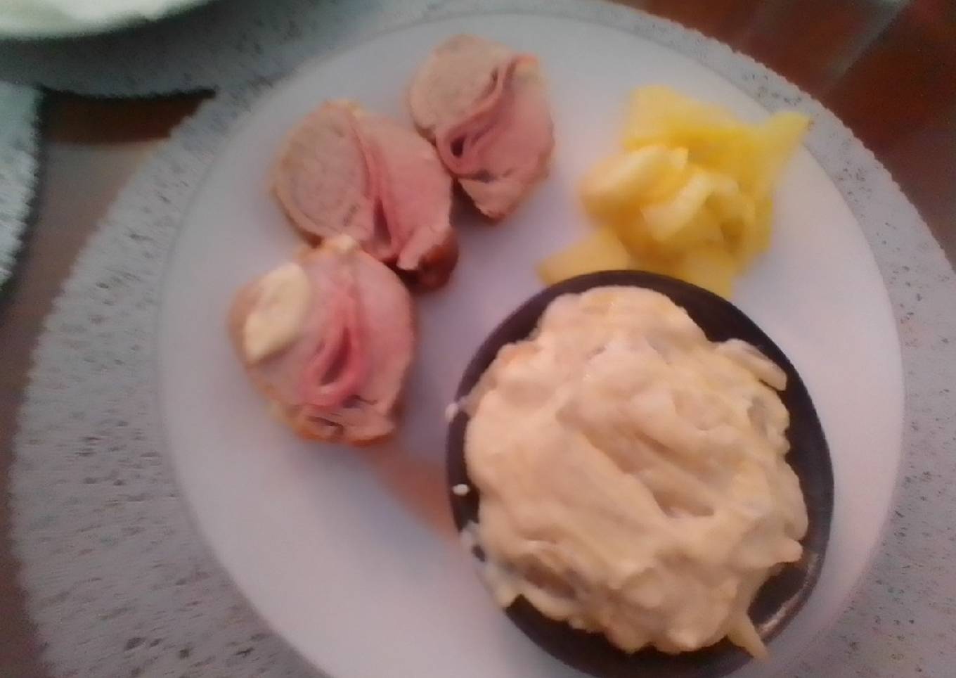 Solomillo de cerdo relleno al horno con salsa de champiñones