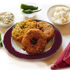 A picture of 10 minutes snack--Aromatic flavorful tasty cauliflower methu vadai.
