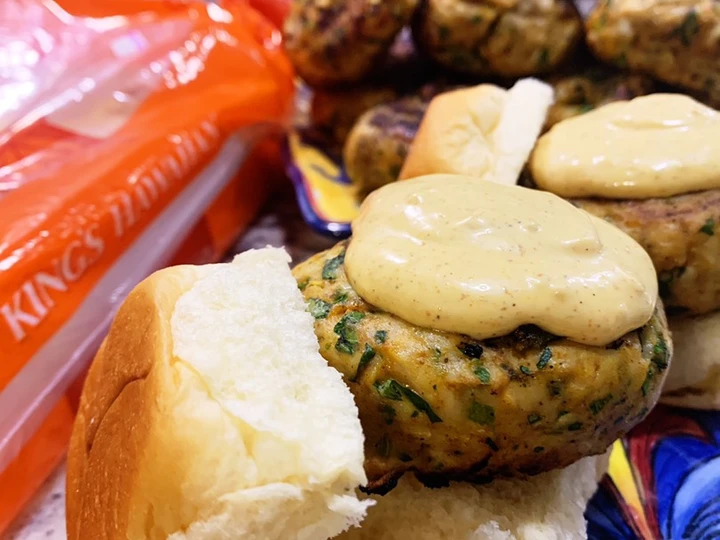 Easy Steps Make Recipes Bombay Sliders with Curry Sauce the  Makes Drooling Perfect.