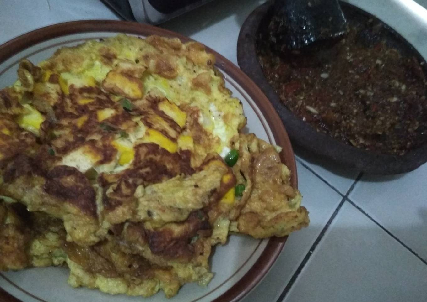 Tahu kuning telur sambel kacang