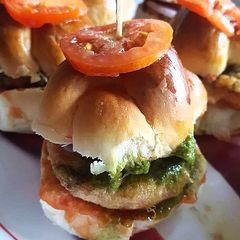 A picture of Potatoes Bun kabab with mint chutney.