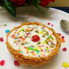 A picture of Litchi amrakhand in vermicelli nest.
