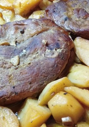 Φωτογραφία της συνταγής Πατάτες με χοιρινό στο φούρνο!