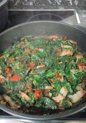 Foto principal de Espinacas con tomates secos