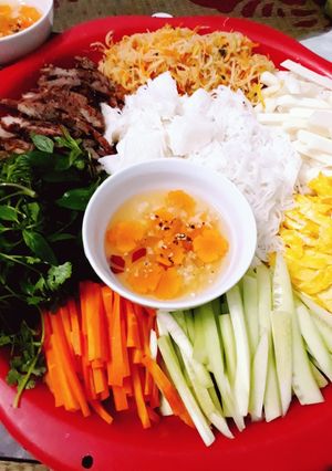 A picture of Phở Cuốn (Vietnamese Rice Noodle Rolls).