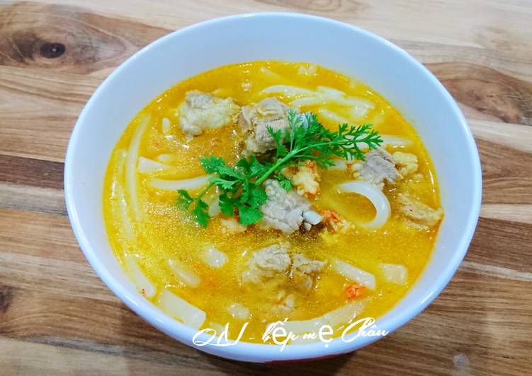 Bánh canh bột xắt nấu tôm sườn non