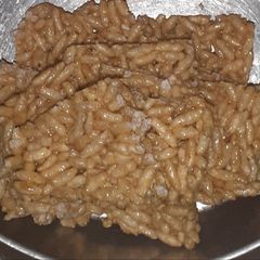 A picture of Mamra chikki.
