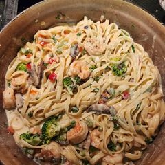 A picture of SHRIMP FETTUCCINE ALFREDO 😋❤️😘💋💋💋🥰.