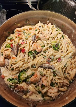 A picture of SHRIMP FETTUCCINE ALFREDO 😋❤️😘💋💋💋🥰.