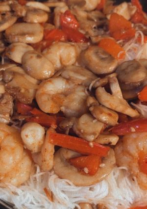 Una foto de Noodles con Gambas y Verduras