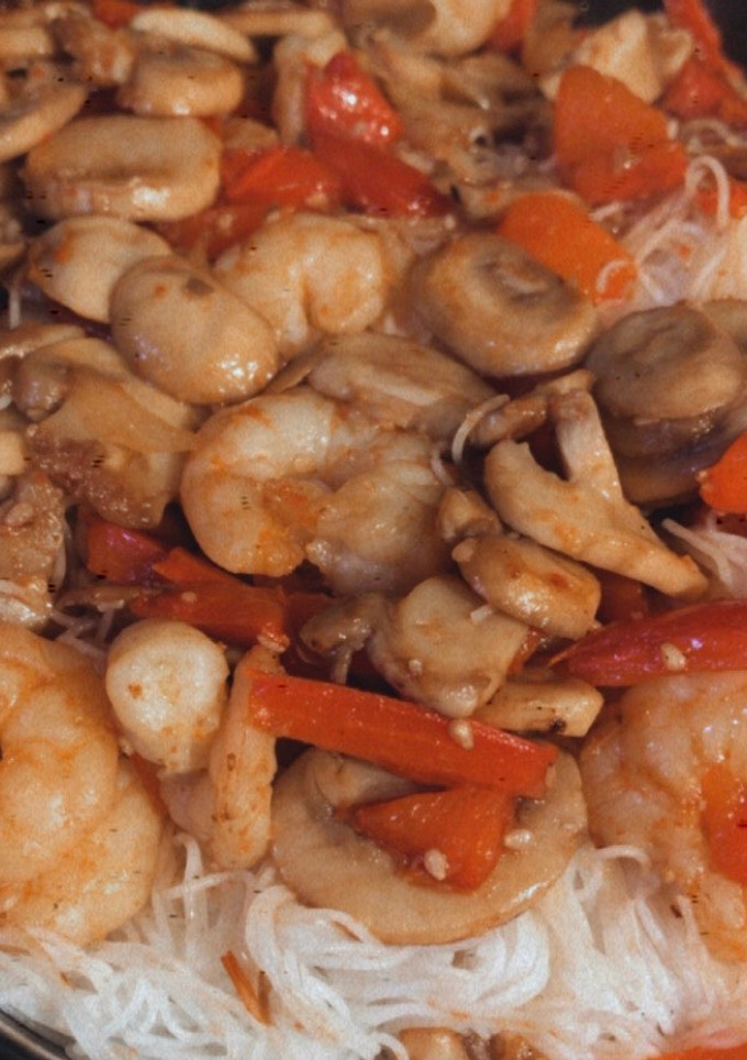 Una foto de Noodles con Gambas y Verduras
