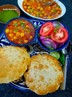 छोले भटूरे (Chole bhature recipe in Hindi) रेसिपी मुख्य फोटो