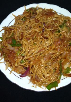A picture of Chow mein.
