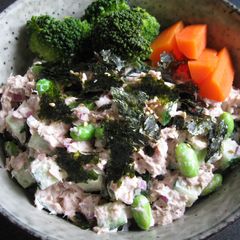 A picture of Tuna & Edamame Sushi Rice Bowl.