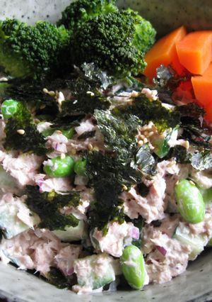A picture of Tuna & Edamame Sushi Rice Bowl.