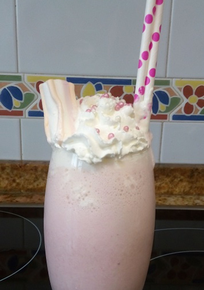Una foto de Batido de fresa kawaii