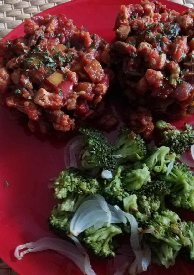 Una foto de Soja texturizada con tomate y verduras