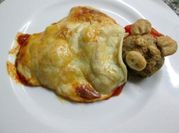 Una foto de hojaldre con verduras al horno