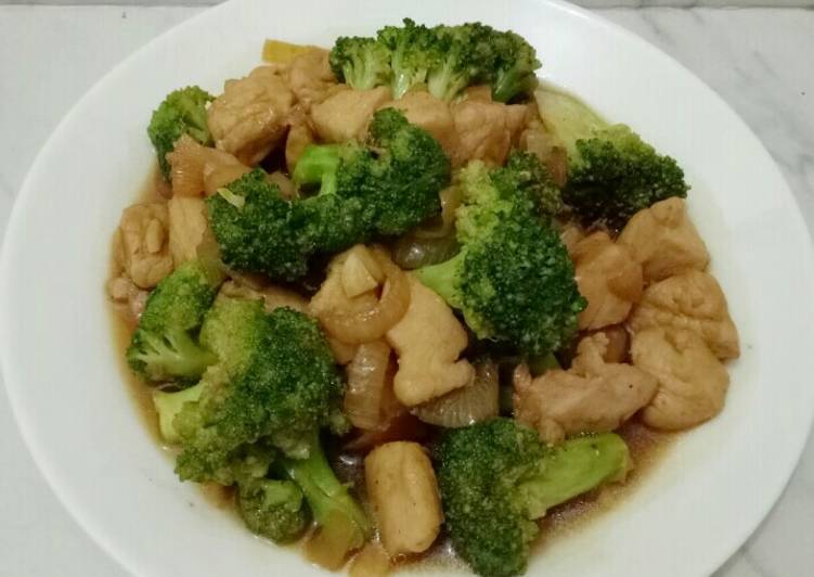 brokoli cah ayam saus tiram foto resep utama