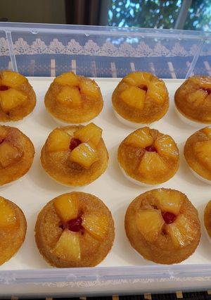 Una foto de Mini pastelitos volteados de piña