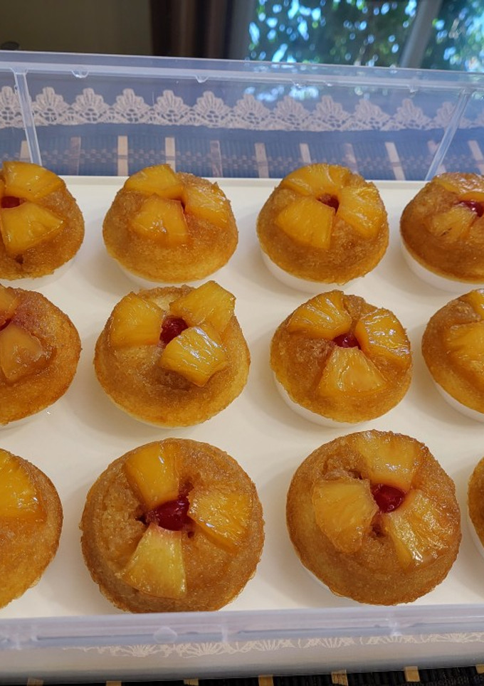 Una foto de Mini pastelitos volteados de piña