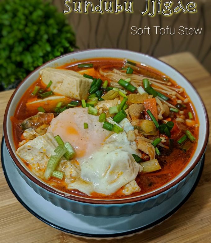 Gambar Sundubu Jjigae (Soft Tofu Stew) Korean food