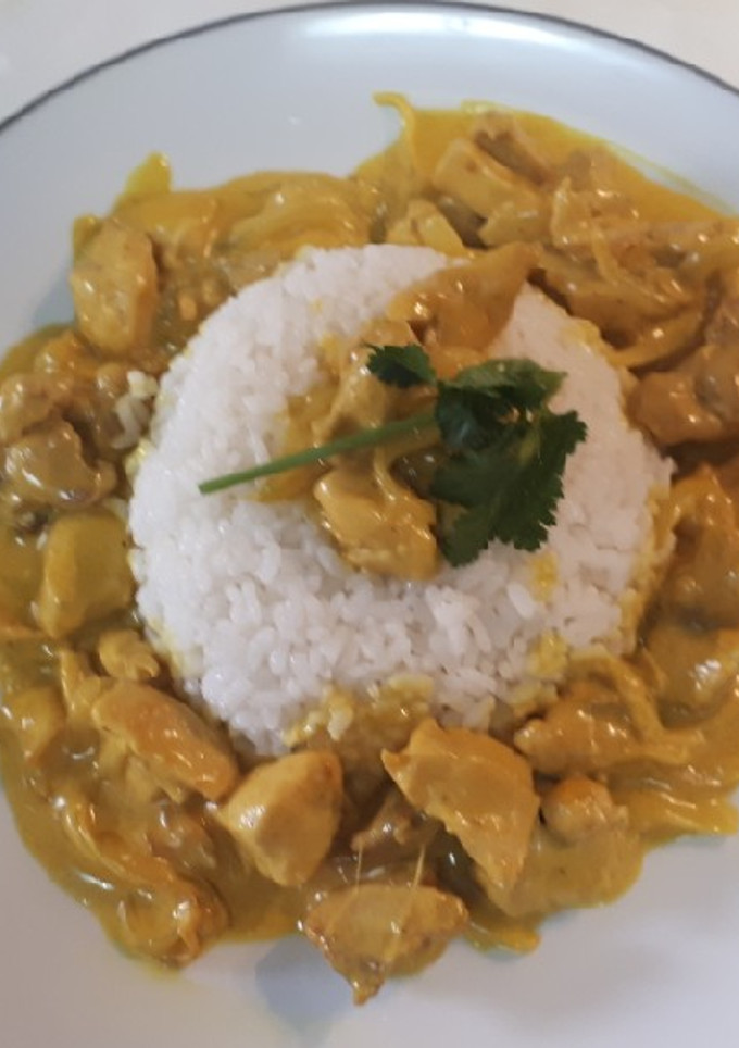 Una foto de Pollo al cúrcuma