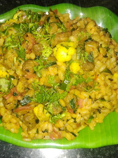 फोडणीचा भात ( व्हेजिटेबल ब्राऊन राईस) (vegetable brown rice recipe in marathi) रेसिपी चे मुख्य फोटो