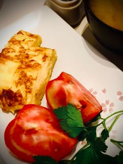 Una foto de Huevo roll dashi Japonés DASHI-MAQUI-TAMAGUO🇺🇾🇯🇵だし巻き卵